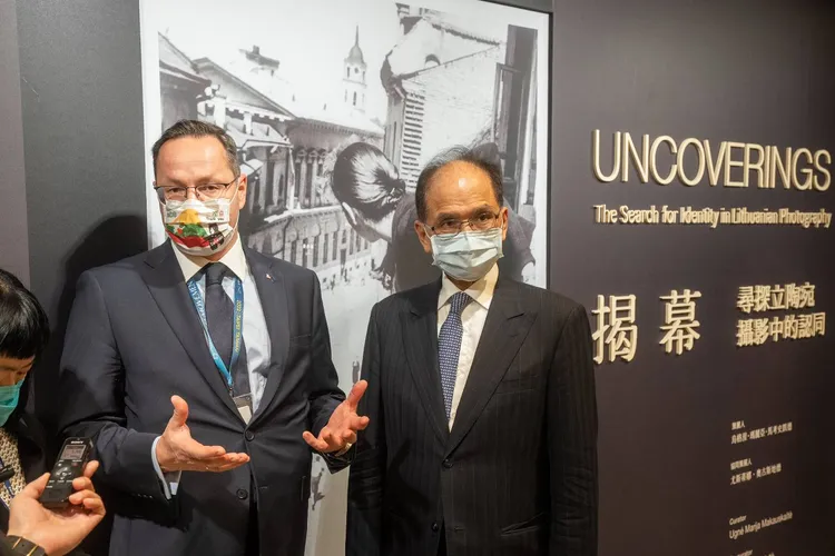 帕季格觀展直言那段期間是一場夢魘，游錫堃對於烏國人民的勇氣也心有戚戚焉。游辦提供