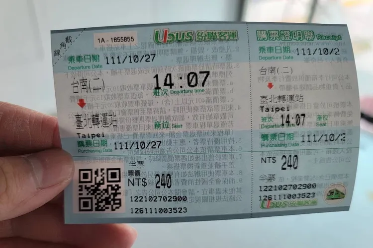 暖警自掏腰包買客運車票。讀者提供