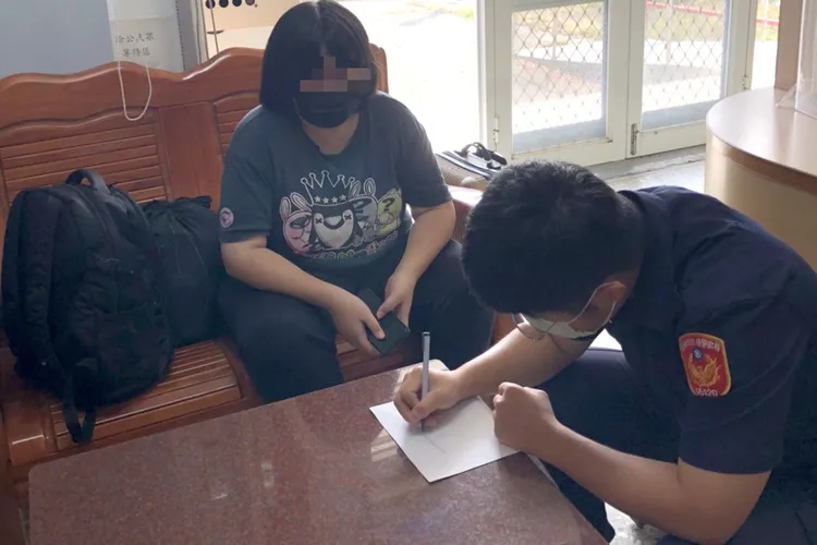 警方以書寫、口語等方式進行關懷。讀者提供