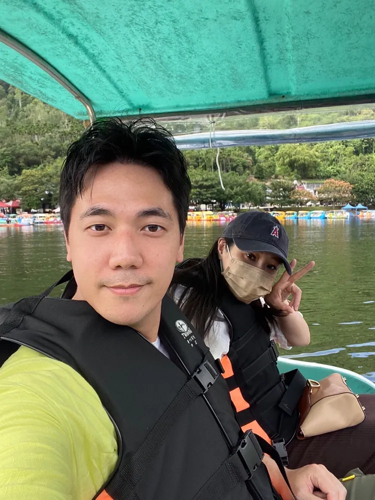 惟毅(左)和老婆結婚10個月即傳來喜訊。經紀人提供