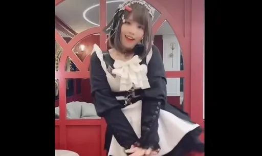 網襪女僕挑戰船長搖 搖晃如巨浪!網友喊「有暈車藥嗎」