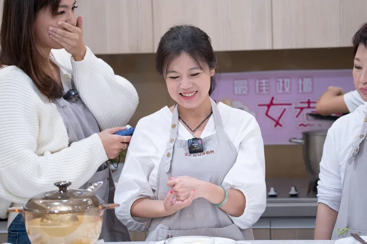 游淑慧露出小女人的表情。翻攝自游淑慧臉書