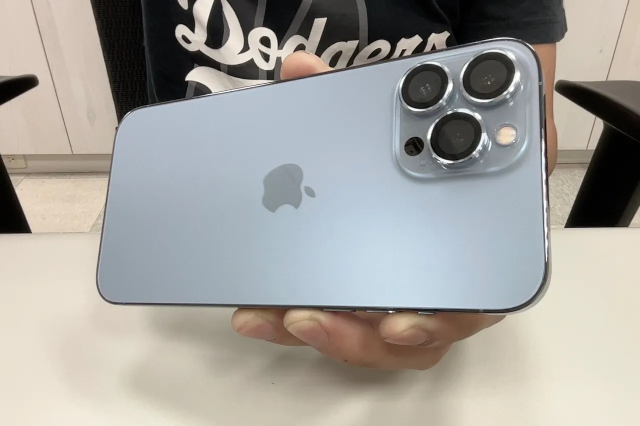 陈男骗称要贩售iPhone 13 Pro手机，便宜卖给被害女子。田兆纬摄