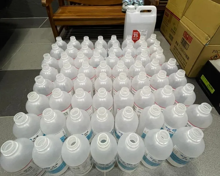 一天清消五次，用光四、五瓶酒精。詹凱元提供