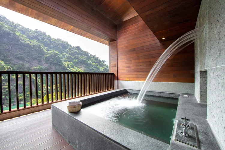 烏來璞石麗緻私人湯屋雙人使用1.5小時平假日適用。業者提供