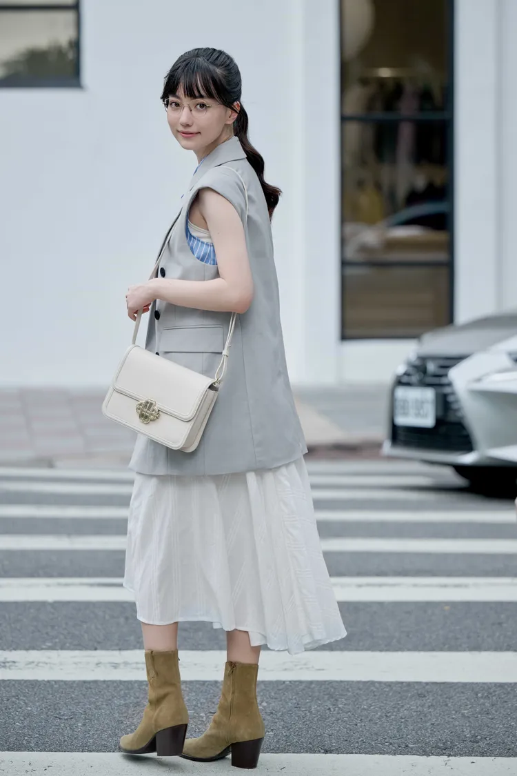 黑嘉嘉認為找到適合自己的眼鏡，就可以避開「書呆子」感。品牌提供