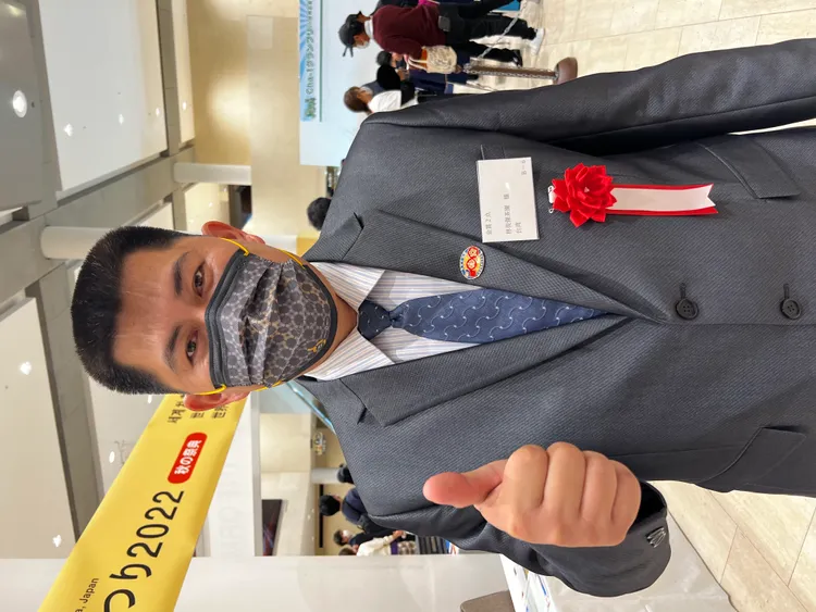 台灣茶農林俊傑獲世界綠茶大賽金賞。富里鄉農會提供