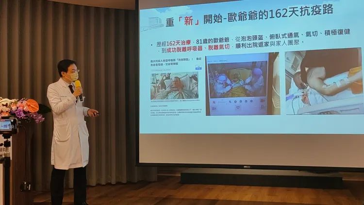 輔大醫院重症醫學部主任劉偉倫說明治療過程。黃子騰攝
