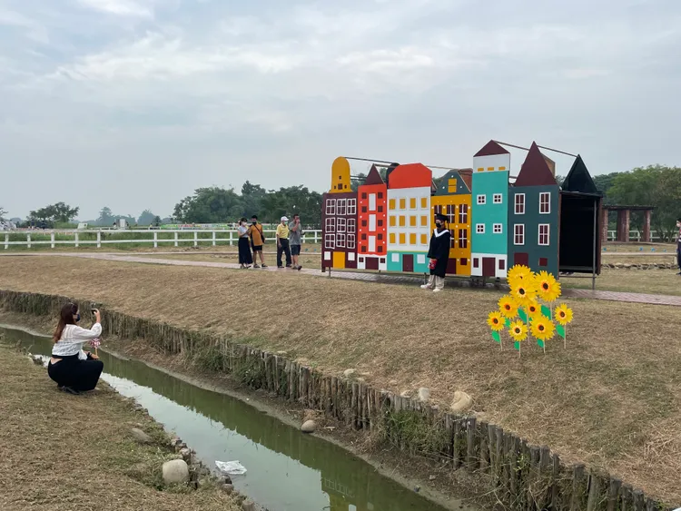 荷蘭小屋增添異國風情。觀旅局提供