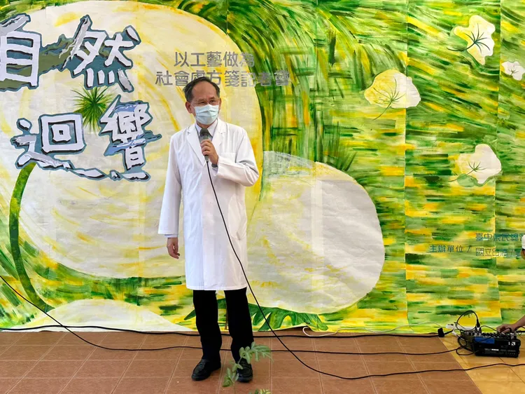 台中榮總院長陳適安說，希望透過這次與工藝中心合作工藝展，讓醫院不只醫病，還可以溫暖人心。台中榮總提供
