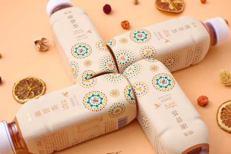 瓶身以印花樂的經典圖樣「煙火」，搭配蜂蜜的印花元素。業者提供