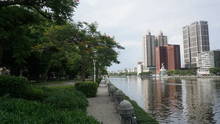 建案位於愛河畔，未來將打造高雄第三高建築。葉家銘攝