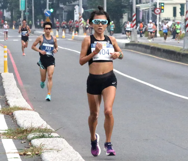 半馬女子組冠軍由蘇鳳婷以1小24分5秒奪下冠軍。運發局提供