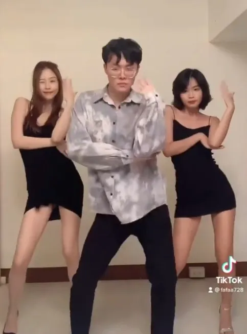網美秀火辣長腿跳舞。