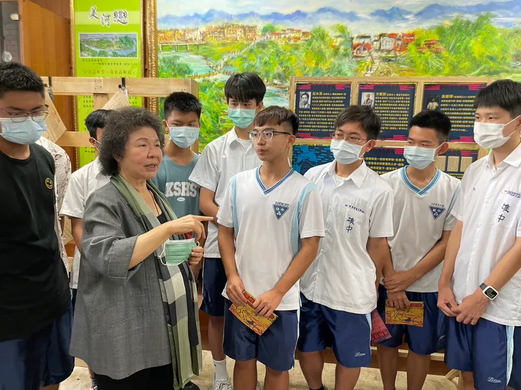 監察院長陳今出席「光明總會看見，雄中的白色記憶特展」開幕式。雄中提供