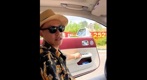自己關車門太low　台中人約會超浮誇！妹喊「就是要這樣玩」