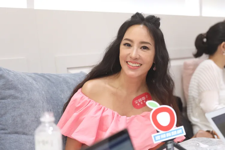 關穎IG仍是名媛，但YT就做自己。陳明中攝