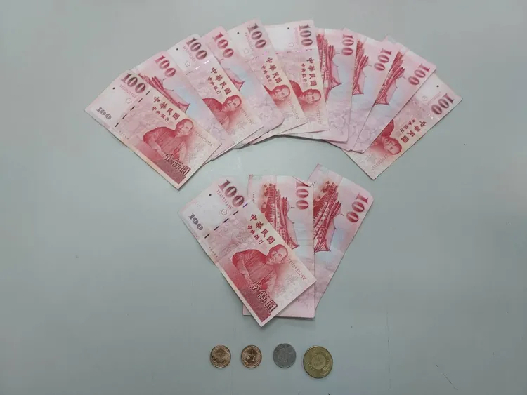 警方在陳男身上搜出所得贓款現金1,357元。警方提供