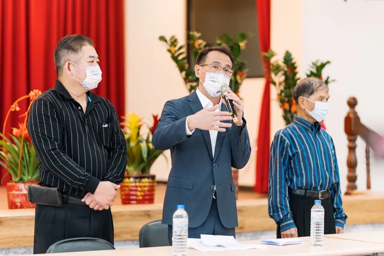 鄭運鵬批對手張善政「親中」，更直指他擔任中華致公黨的顧問，而這政黨主張是「台灣應該要讓中國併吞掉」。鄭運鵬競辦提供