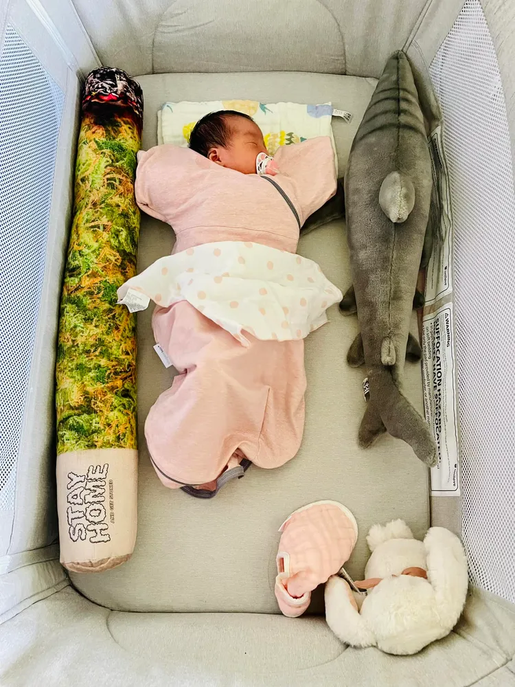 謝和弦喊話「教育不能等，從小就培養，哈們」一旁女兒床上還有大麻煙引人聯想。引自謝和弦臉書