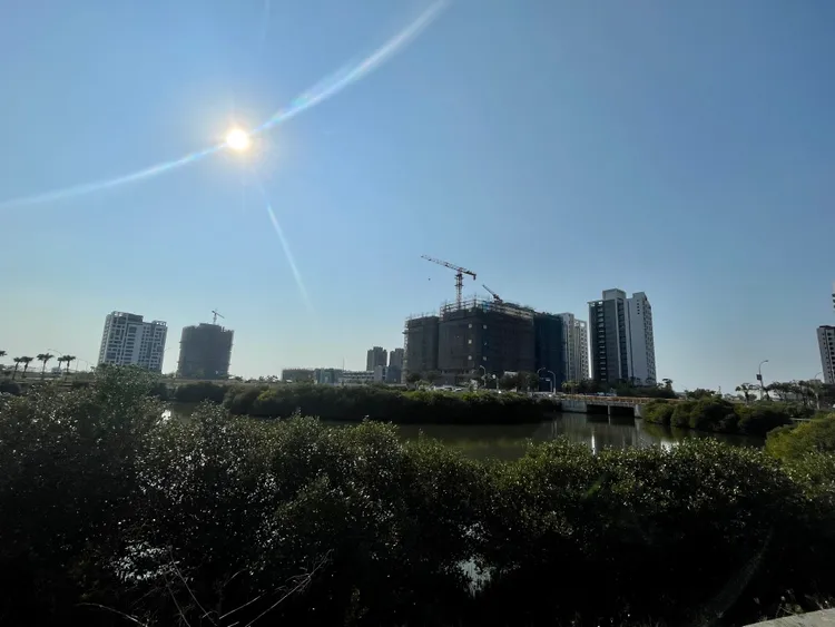 專家認為新重劃區房價下修風險也很大，特別是只有話題但是生活機能還很缺乏的地區。林佩萱攝