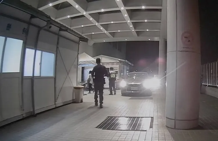 魏男妻子抵達醫院順利生產、母子均安。警方提供