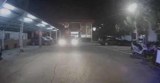 載老婆就醫半路羊水破！人夫衝派出所求助　警凌晨開道護送接生