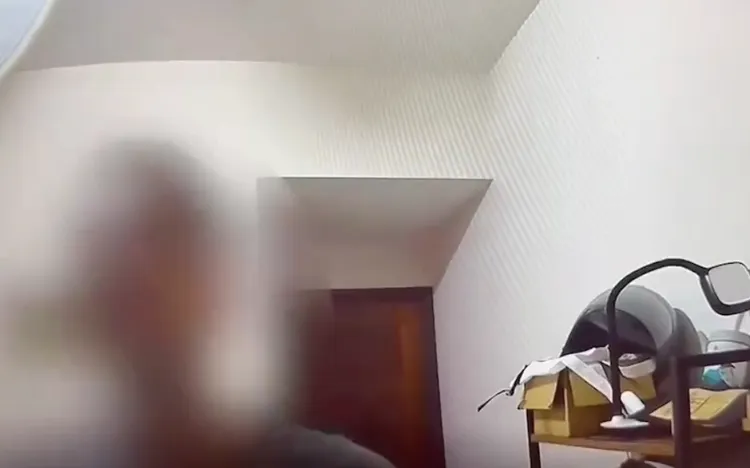 警方到場時，樟姓男子情緒不穩在現場咆哮。翻攝畫面