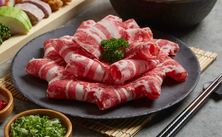11月至築間幸福鍋物凡點用「美國極上熟成雪花牛肉鍋」，於官方臉書地標或IG限動+地標或Google打卡，肉量升級為1.5倍。業者提供