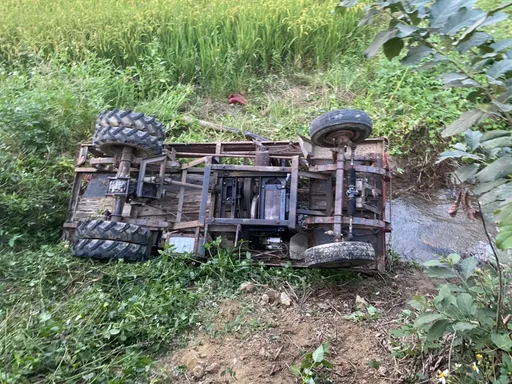 台南婦開搬運車墜1.5米田溝　翻覆遭壓重傷不治