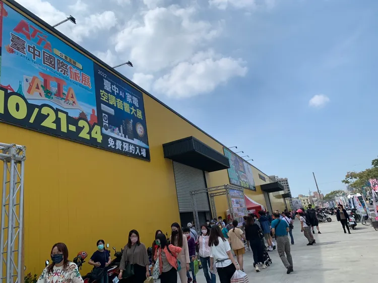 台中旅展昨起一連四天在台中烏日國際展覽館展出，吸引大批民眾前往。曾雪蒨攝