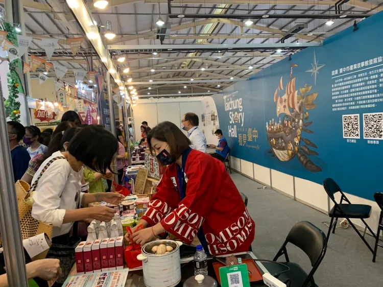 業者推出手作產品提供現場試吃。曾雪蒨攝