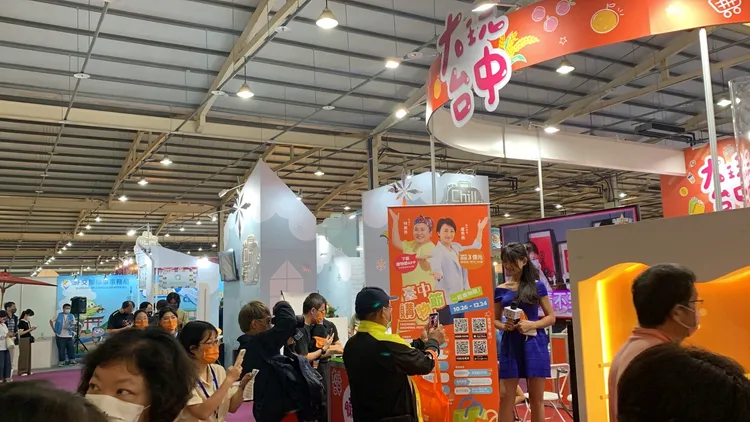 國境開放，讓暌違近三年不敢國內外旅遊的民眾想旅遊的心被挑動，業者也趁勢推出國內外遊程搶攻疫後旅遊商機。曾雪蒨攝