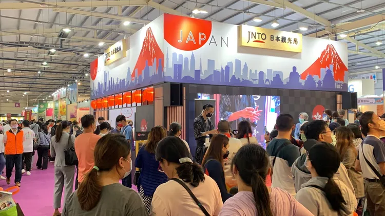 日本觀光局在台中旅展現場推出多項日本遊程，吸引國人前往旅遊。曾雪蒨攝