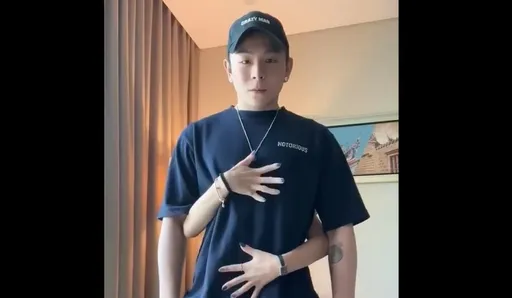 網美對瘋男Nick撫摸撩衣　失誤仍福利滿滿！網友喊「會有感覺吧」