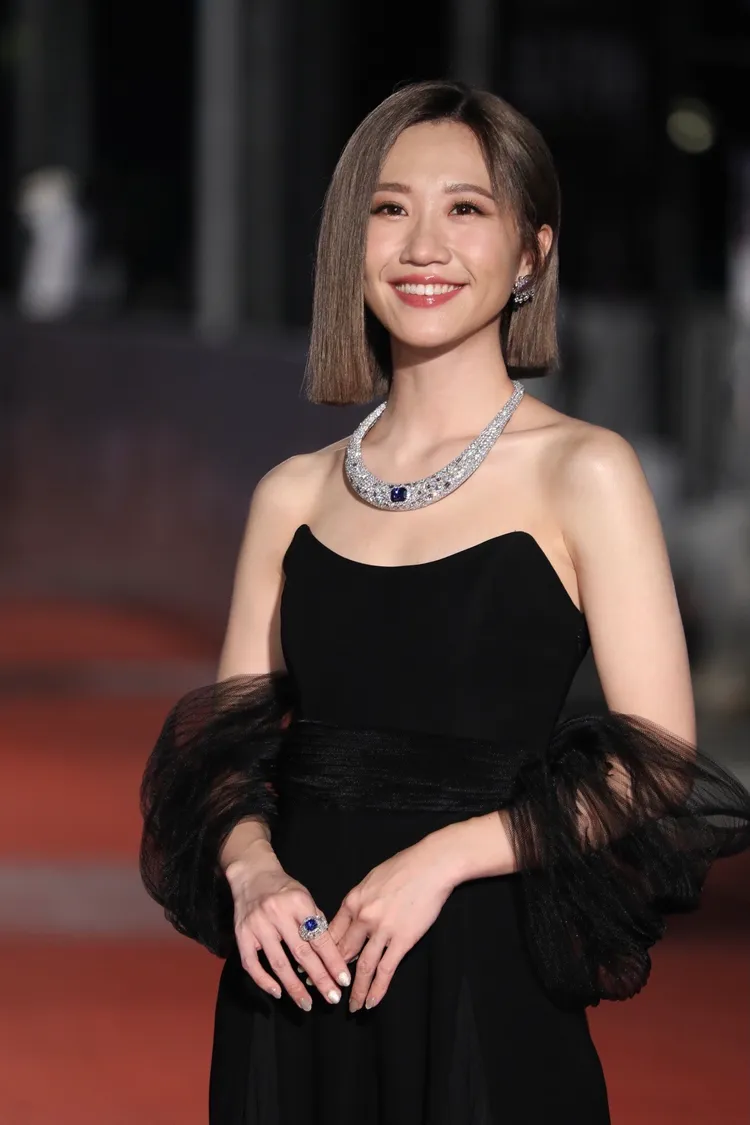 Lulu打扮氣質出眾。娛樂中心攝