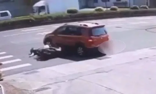 驚悚影片!高雄警官公出撞休旅車 頸椎開刀送加護病房