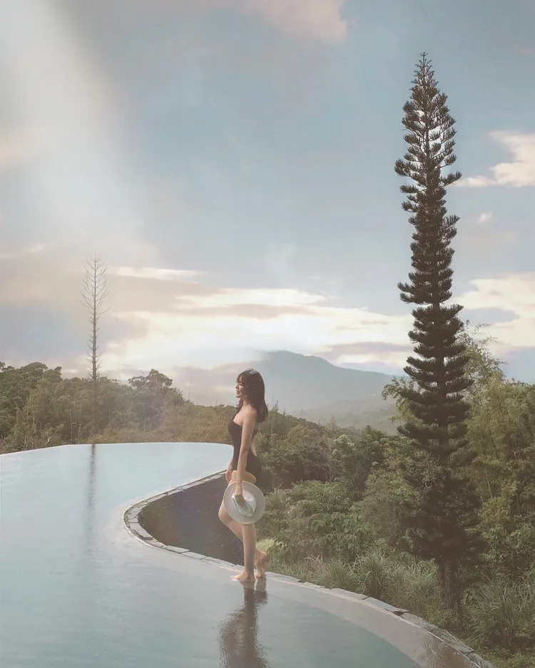 甄甄體態優美，充滿魅力。翻攝甄甄IG