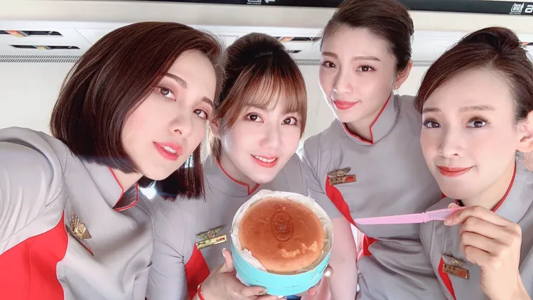 甄甄（左2）很漂亮呦。柳采葳提供