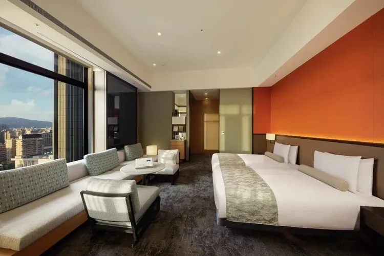 10/28 晚上6點搶購：標準雙床房每晚2,222元（限量10晚）。trip.com提供