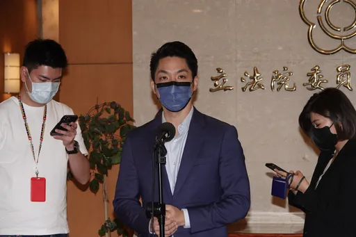 陳時中示範深蹲自打臉？　蔣萬安笑回：謝謝部長支持政策