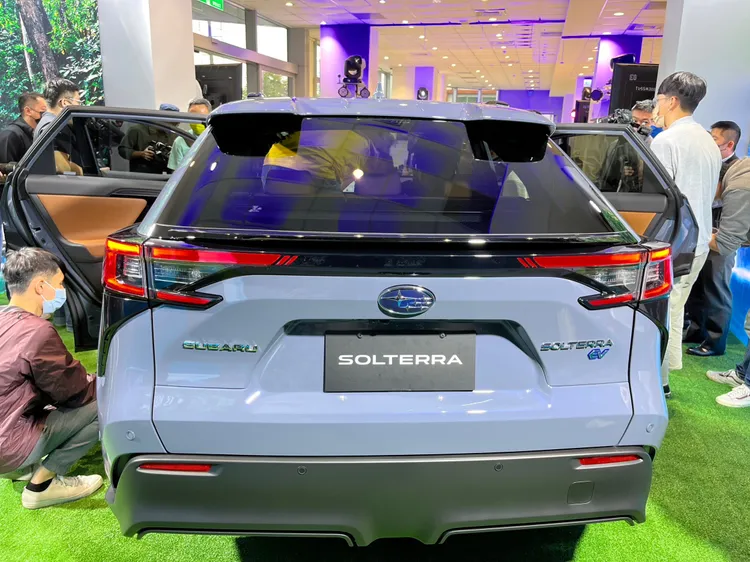 Solterra外型設計採用「Dynamic X Solid」設計語彙，打造出和同門雙生車截然不同的運動風情。林浩昇攝