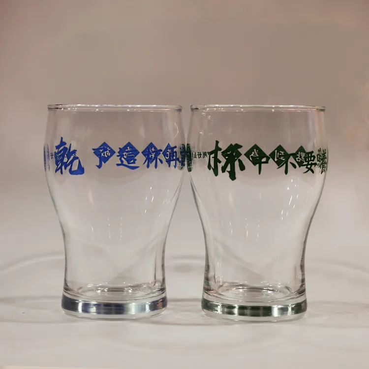 李婉鈺透過多樣競選小物募集選舉經費，「酒杯」成一大特色。競辦提供