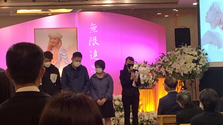 校方替死者舉辦溫馨又隆重的告別式。江孟謙攝
