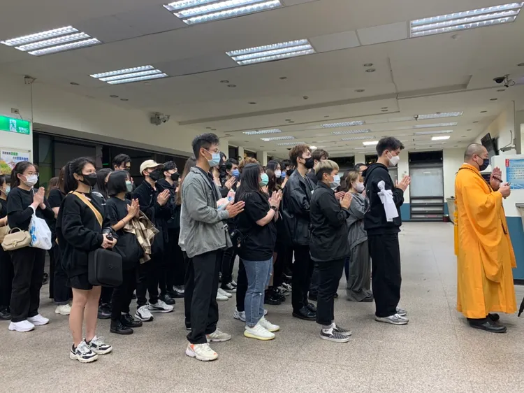 蔡女親友今午接來送她最後一程。江孟謙攝