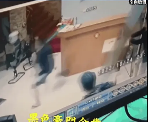 啊不是很派？　高雄「棒球隊」狂砸小吃店　暴力男下場讓大家忍不住笑了