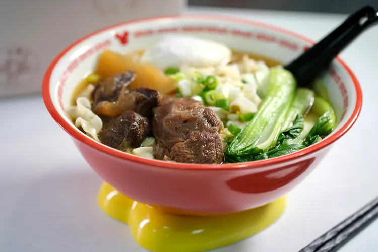 為了外食族能夠在家吃到一碗暖心的牛肉麵，杜小比也推出「阿姨的牛肉麵」。陳志淵攝