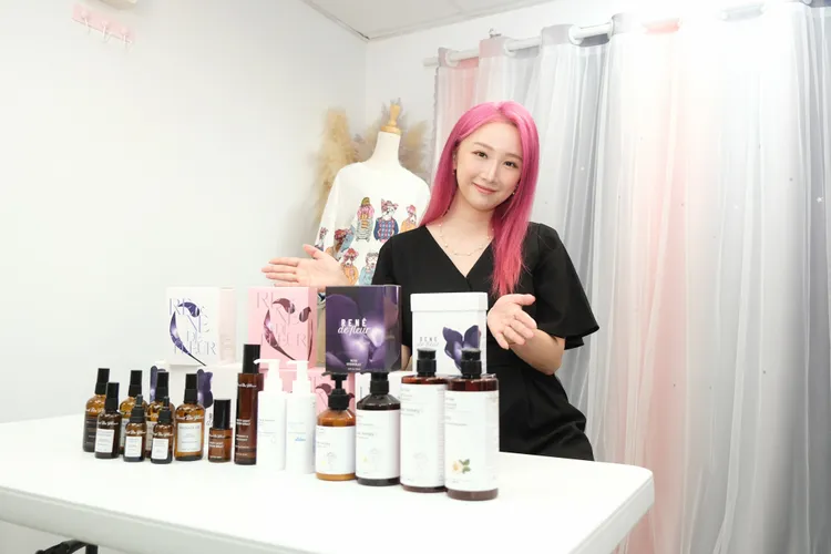 杜小比歷經離婚敗訴暴肥10公斤的人生谷底，自創精油品牌「蕊蕾的花園」成功翻轉。陳志淵攝