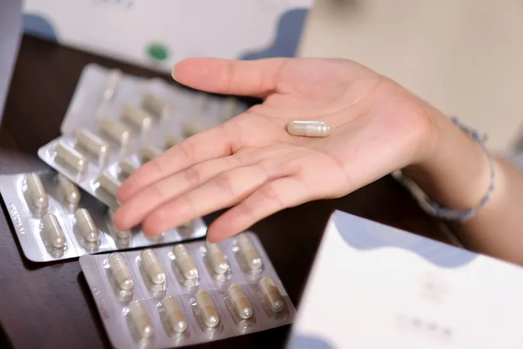 兩年前曾暴肥10公斤的杜小比，做出適合自己能吃得安心的光孅膠囊。陳志淵攝