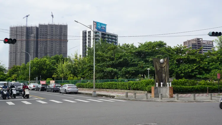 仁武區近年來人口大幅提升，但區段建設卻十分稀少。葉家銘攝